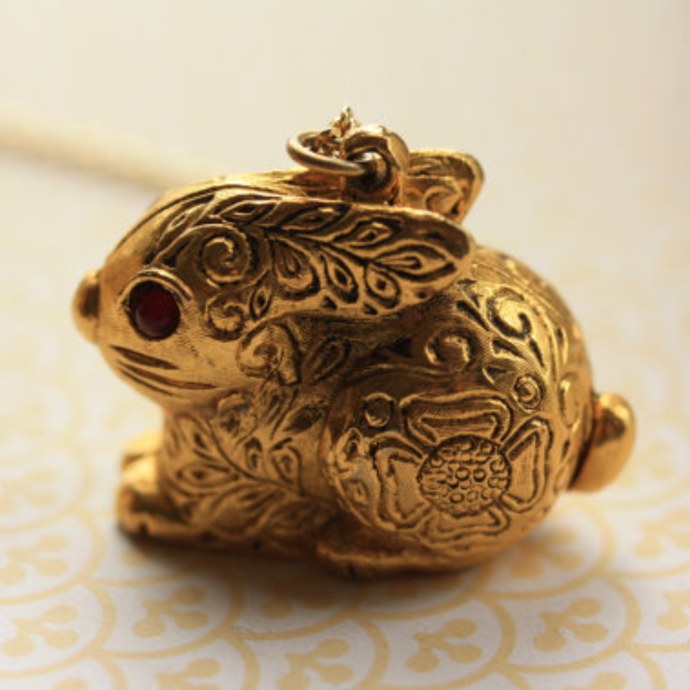 Vintage 1960s golden bunny rabbit locket